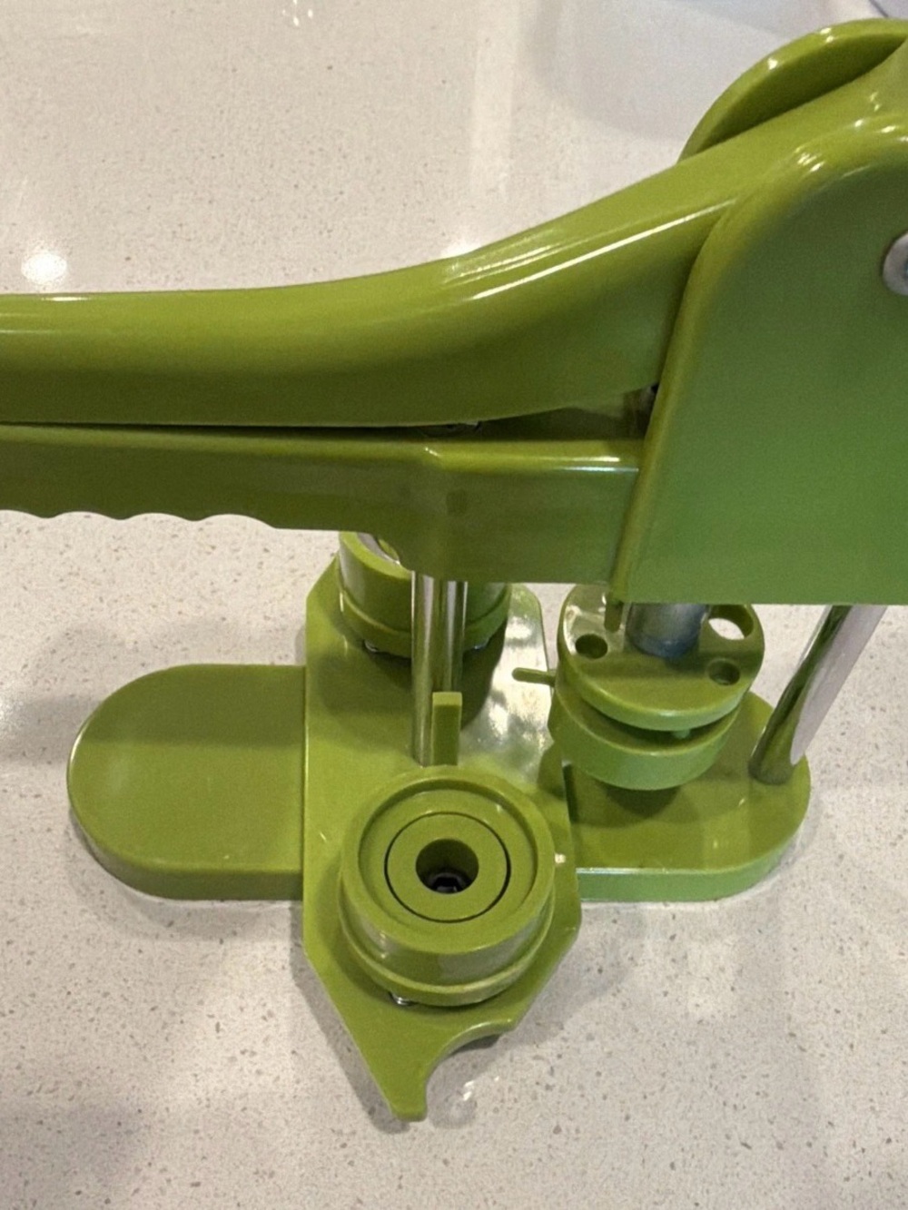 Green Manual Metal Badge/Button Maker Press Machine for Making Badges & Buttons